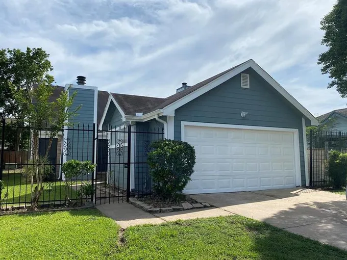 11831 Fairpoint Dr, Houston, TX 77099 for Sale