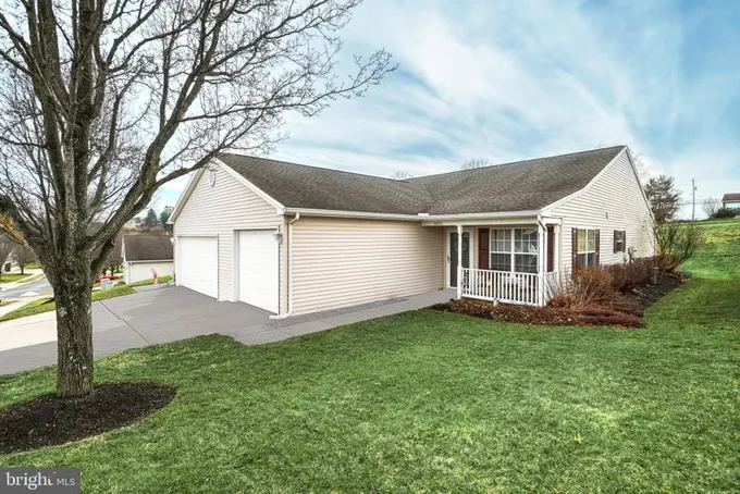 6800 Seneca Ridge Drive, York, PA 17403 for Sale