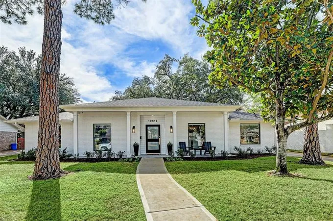 10619 Candlewood Dr, Houston, TX 77042 for Sale