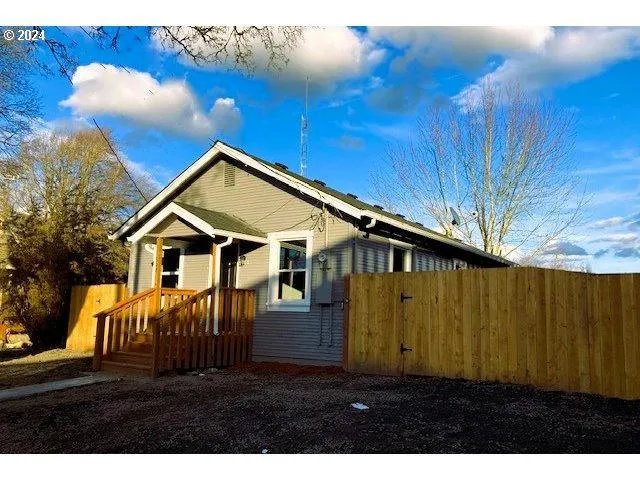 308 NW 3RD AVE, Kelso, WA 98626 Single Family Residence For Sale  MLS# 24286017