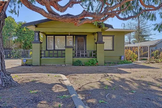 915 BLOSSOM WAY, Hayward, CA 94541 Single Family Residence For Sale  MLS# 41049072