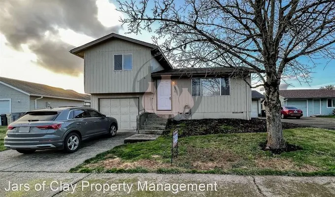 3256 SW Lyon St  Lyons St SW for Sale