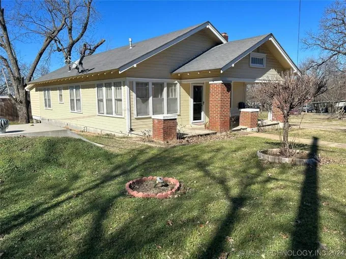 1318 E 1ST ST, Sulphur, OK 73086 Single Family Residence For Sale  MLS# 2405052 for Rent