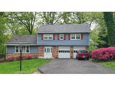 Lynwood Dr for Sale