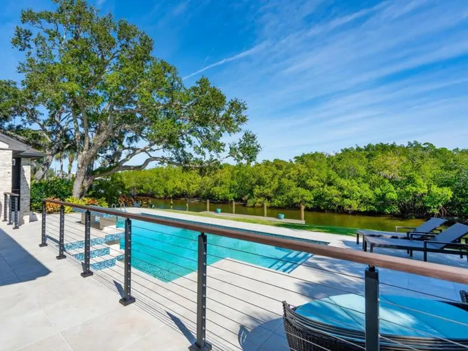 5322 SIESTA COVE DR, SARASOTA, FL 34242 Single Family Residence For Sale  MLS# A4596827
