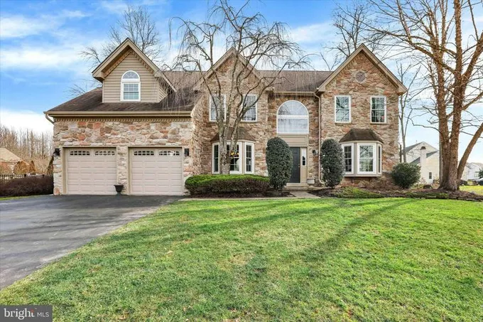 4901 Crosspoint Drive, Doylestown, PA 18902 for Sale