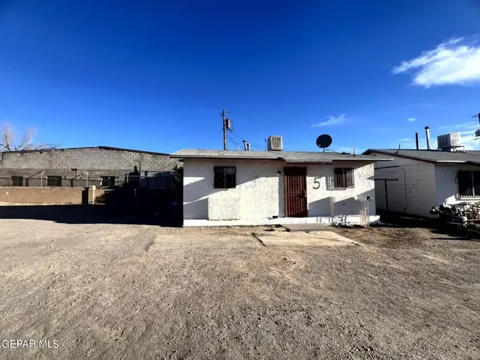 7167 N North Loop Drive #5, El Paso, TX 79915 for Rent