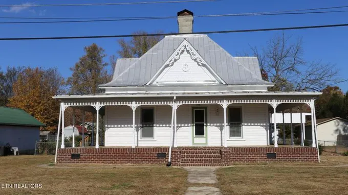 140 Pocahontas Avenue, Spring City, TN 37381 for Sale