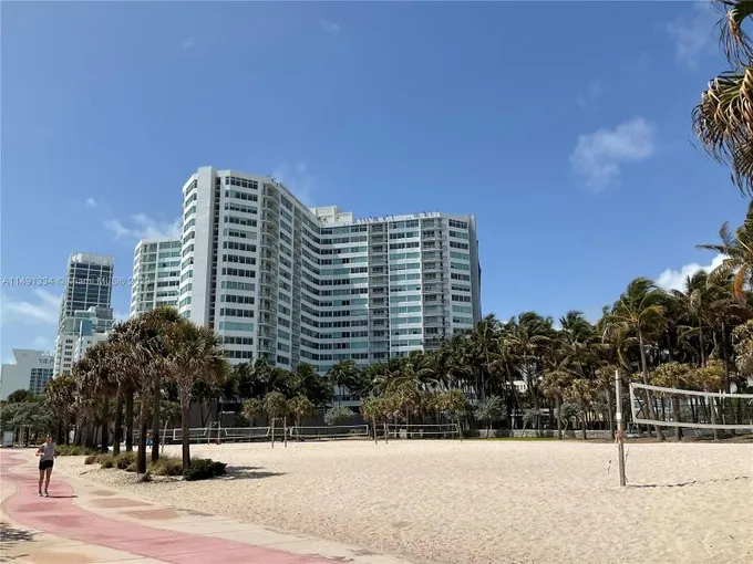 7135 Collins Avenue, Unit 424, Miami Beach, FL 33141 for Sale