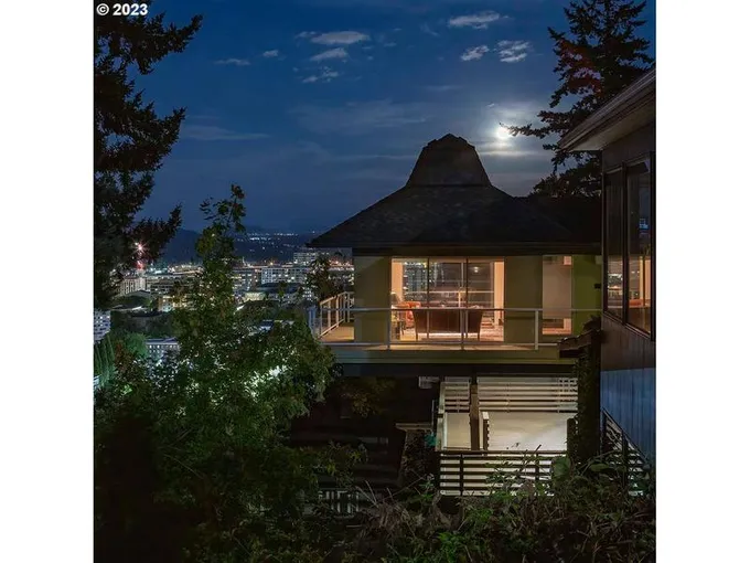 1525 SW COLLEGE ST, Portland OR 97201 for Sale