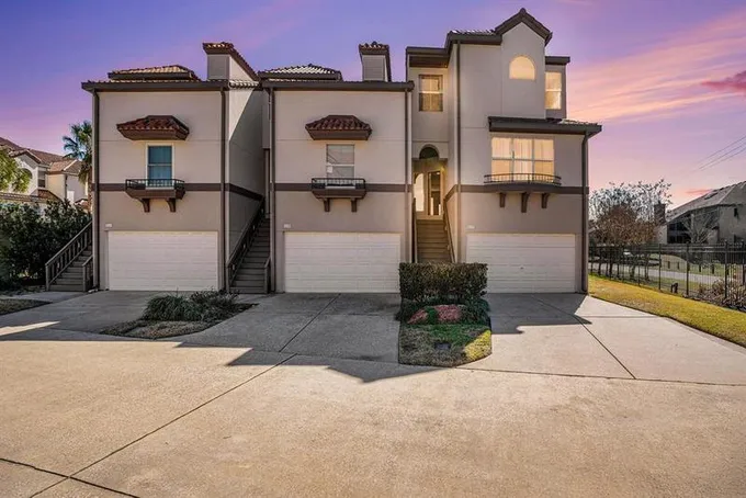 307 Lakeside Ln, Houston, TX 77058 for Sale