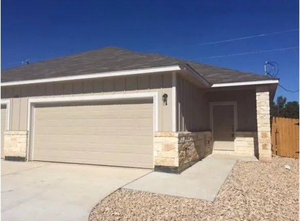 330 Main St - Liberty Hill, TX 78642 - Home For Rent