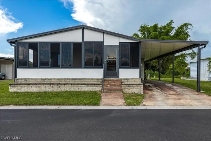 27 Aloe, Alva, FL 33920 for Sale
