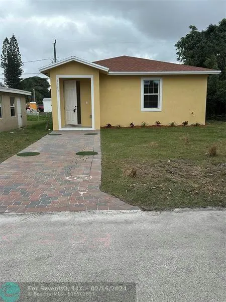 1083 HIGHLAND RD, Lake Worth, FL 33462 Single Family Residence For Sale  MLS# F10420478