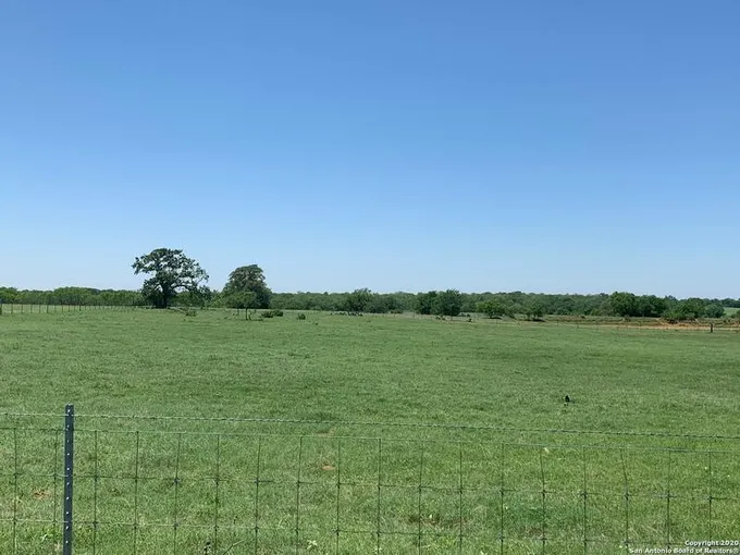 6306 Cr 405, Floresville, TX 78114 for Sale