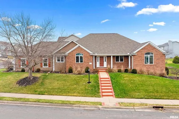 5216 N ASHFORD Drive, Peoria, IL 61615  624055280 for Sale