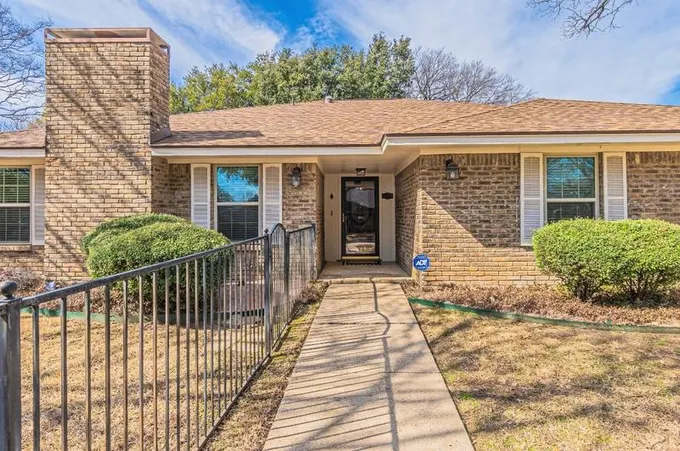 1309 Pinon Dr, Mansfield, TX 76063 - MLS 20508742 for Sale