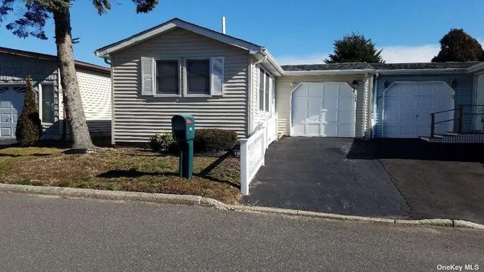 174 Village Circle W, Manorville, NY 11949  624457709 for Sale