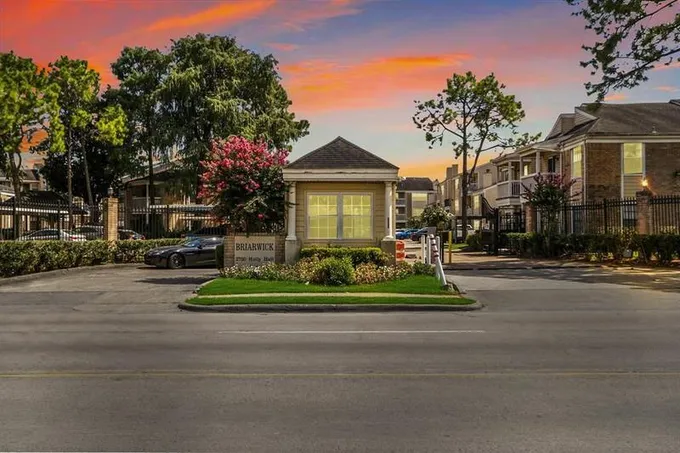 2750 Holly Hall St #205, Houston, TX 77054 for Sale