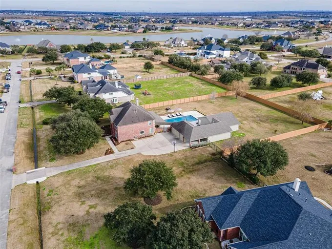 3905 Summer Manor Dr, League City, TX 77573 for Sale
