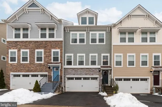 921 Thurston Ln, Glen Burnie, MD 21060 - MLS MDAA2076728 for Sale