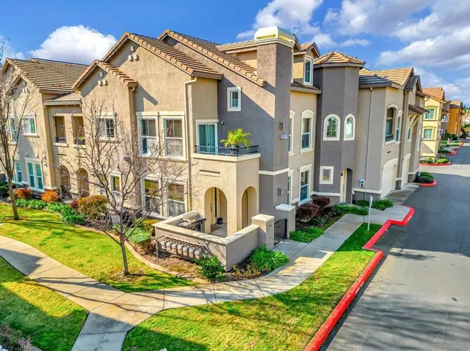 411 Vessona Cir #411, Folsom, CA 95630 - MLS 224003939 for Sale