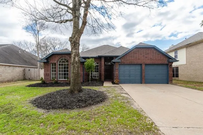 2011 Aberdeen Dr, League City, TX 77573 for Sale