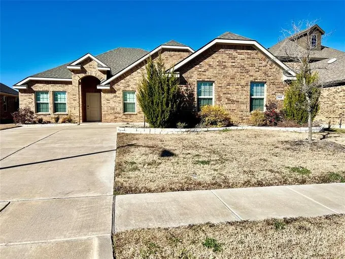 511 Stonelake Dr, Waxahachie, TX 75165 for Sale