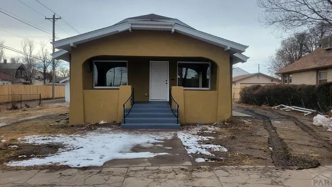 812 MINNEQUA AVE, Pueblo, CO 81004 Single Family Residence For Sale  MLS# 220076