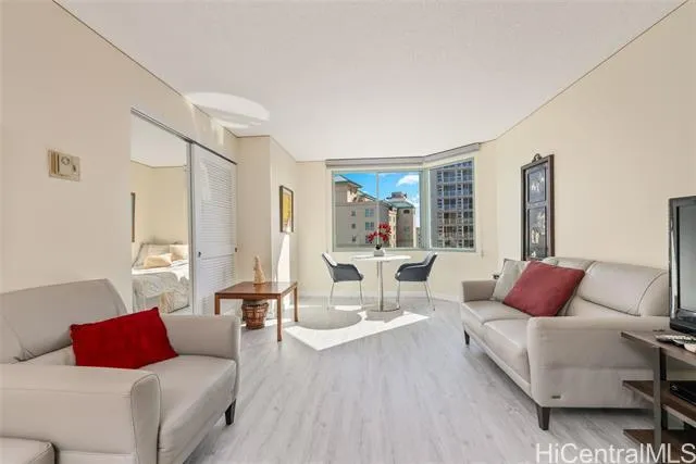 1314 Kalakaua Avenue 1407, Honolulu HI 96826 for Sale