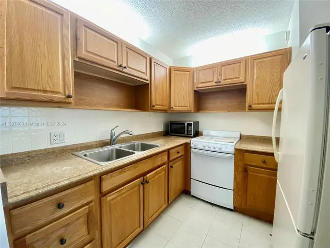 22 Southeast 3rd Terrace, Unit 21, Dania Beach, FL 33004 for Sale