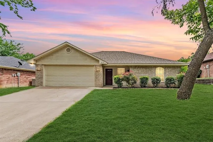 E 812 2nd ST, Weatherford, TX 76086 for Sale