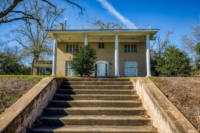 702 S Market St, Brenham, TX 77833 for Sale
