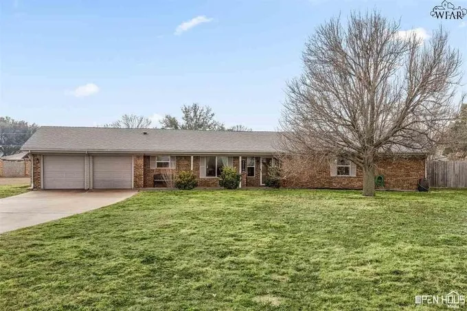 1208 Sycamore Street, Burkburnett, TX 76354 for Sale