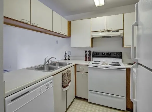 Silver Ridge - 1711 Lore Rd - Anchorage, AK Apartments for Rent