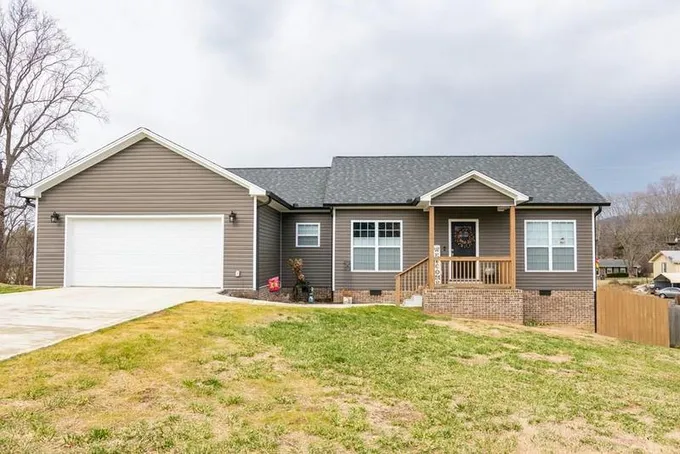 218 PHILLIPS ST, COOKEVILLE, TN 38506 Single Family Residence For Sale  MLS# 225333