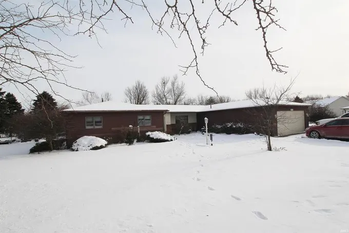 105 Ironwood Drive, Kendallville, IN 46755 for Sale