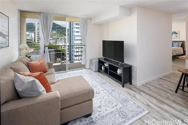 1415 Punahou Street 902, Honolulu HI 96822 for Sale