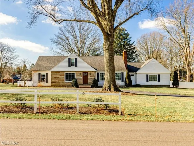 2425 AMESBURY RD, Akron, OH 44313 Single Family Residence For Sale  MLS# 5015780