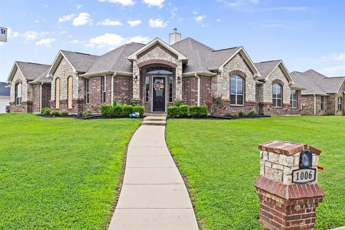 1006 Stone Bridge St, Mount Pleasant, TX 75455 for Sale