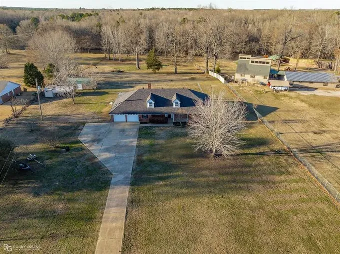 7714 W Lakeshore Dr, Shreveport, LA 71107 for Sale