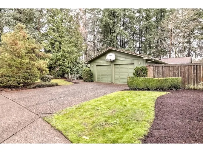 9082 SW ARAPAHO RD, Tualatin OR 97062 for Sale