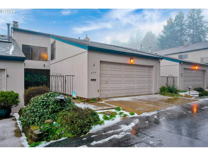 606 SALEM HEIGHTS AVE, Salem OR 97302