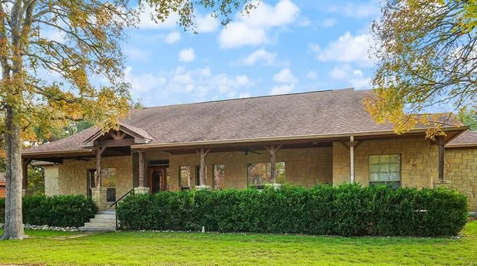 447 Miss Donna Ln, Dripping Springs, TX 78620 for Sale
