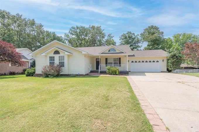 1812 Whispering Oaks, Poplar Bluff, MO 63901  624133878 for Sale