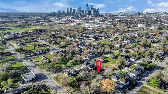 2010 Davis Street, Houston, TX 77026 for Sale