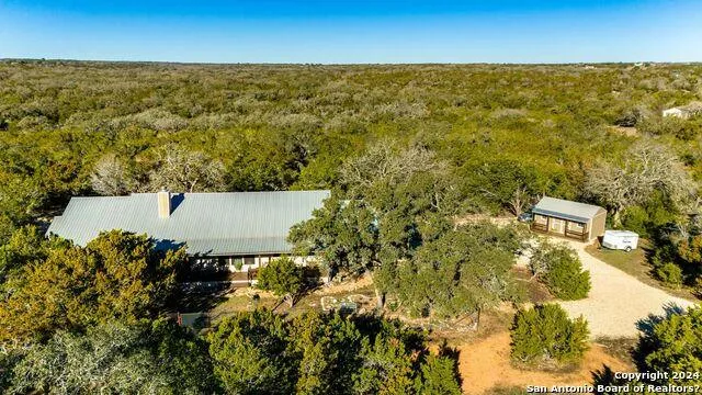 411 W LACEY OAK PKWY, Kerrville, TX 78028 Single Family Residence For Sale  MLS# 1747745