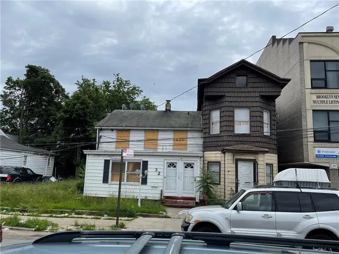 32 Village Road North for Sale