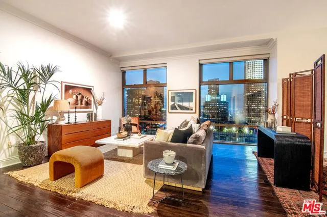 801 S Grand 2204, Los Angeles CA 90017 for Sale
