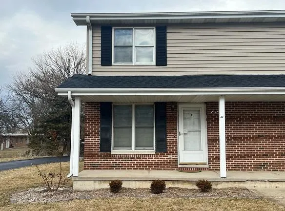 111 Colonial Pkwy #A - Yorkville, IL 60560 - Home For Rent